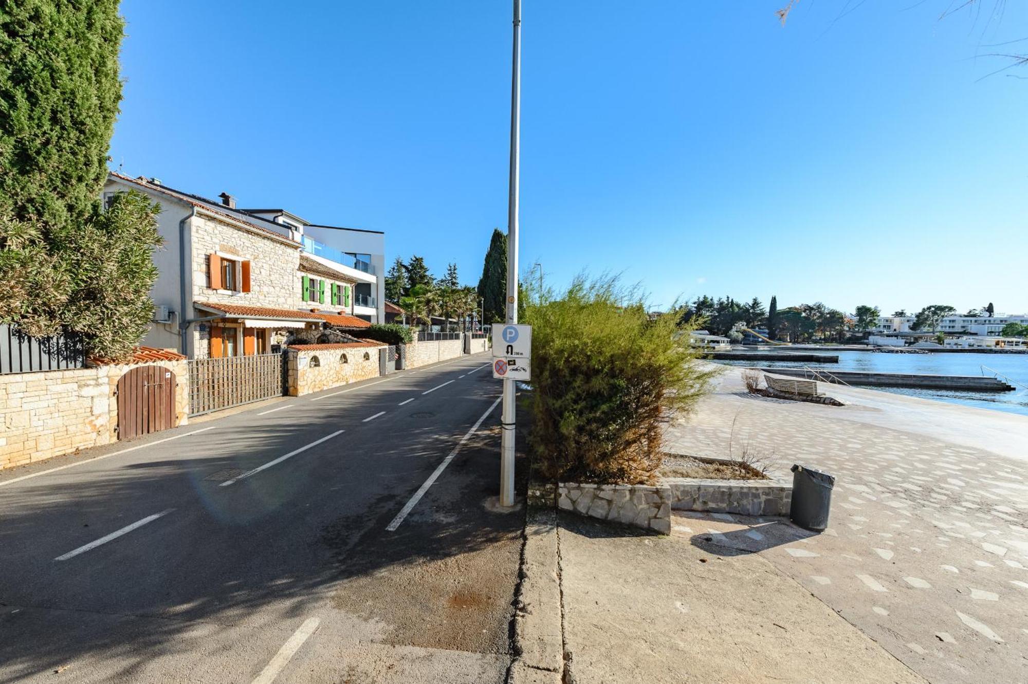 Casa Astrid By The Sea In Porec Exterior photo